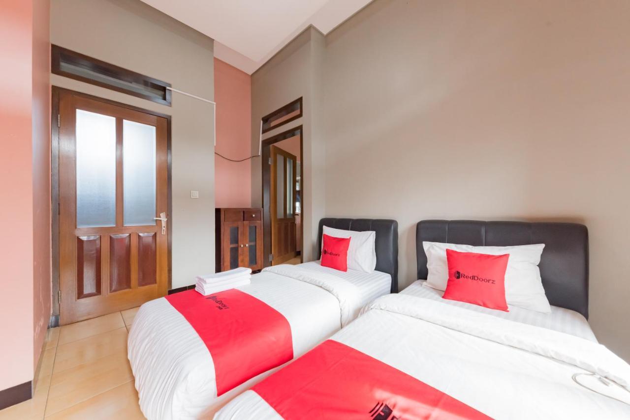 Hotel Reddoorz Syariah Near Politeknik Negeri Bandung Campus Cimahi Exterior foto