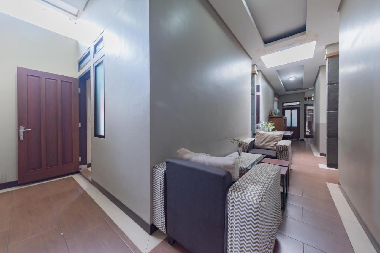Hotel Reddoorz Syariah Near Politeknik Negeri Bandung Campus Cimahi Exterior foto